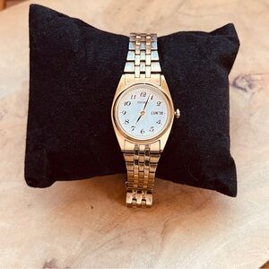 Vintage 24mm Seiko Women's Gold Tone Quartz Watch Japan 7N83-0011 (Working)